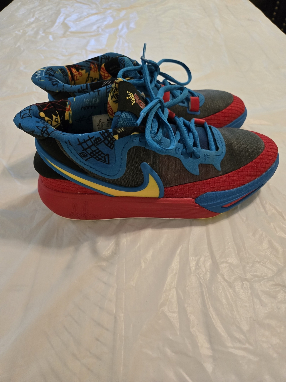 Nike Kyrie 8 GO SE GS Basketball Shoes DQ8080-012 Size 6Y